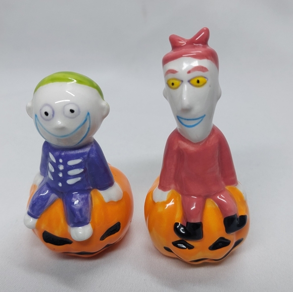 Nightmare Before Christmas Salt & Pepper Set - Picture 2 of 10